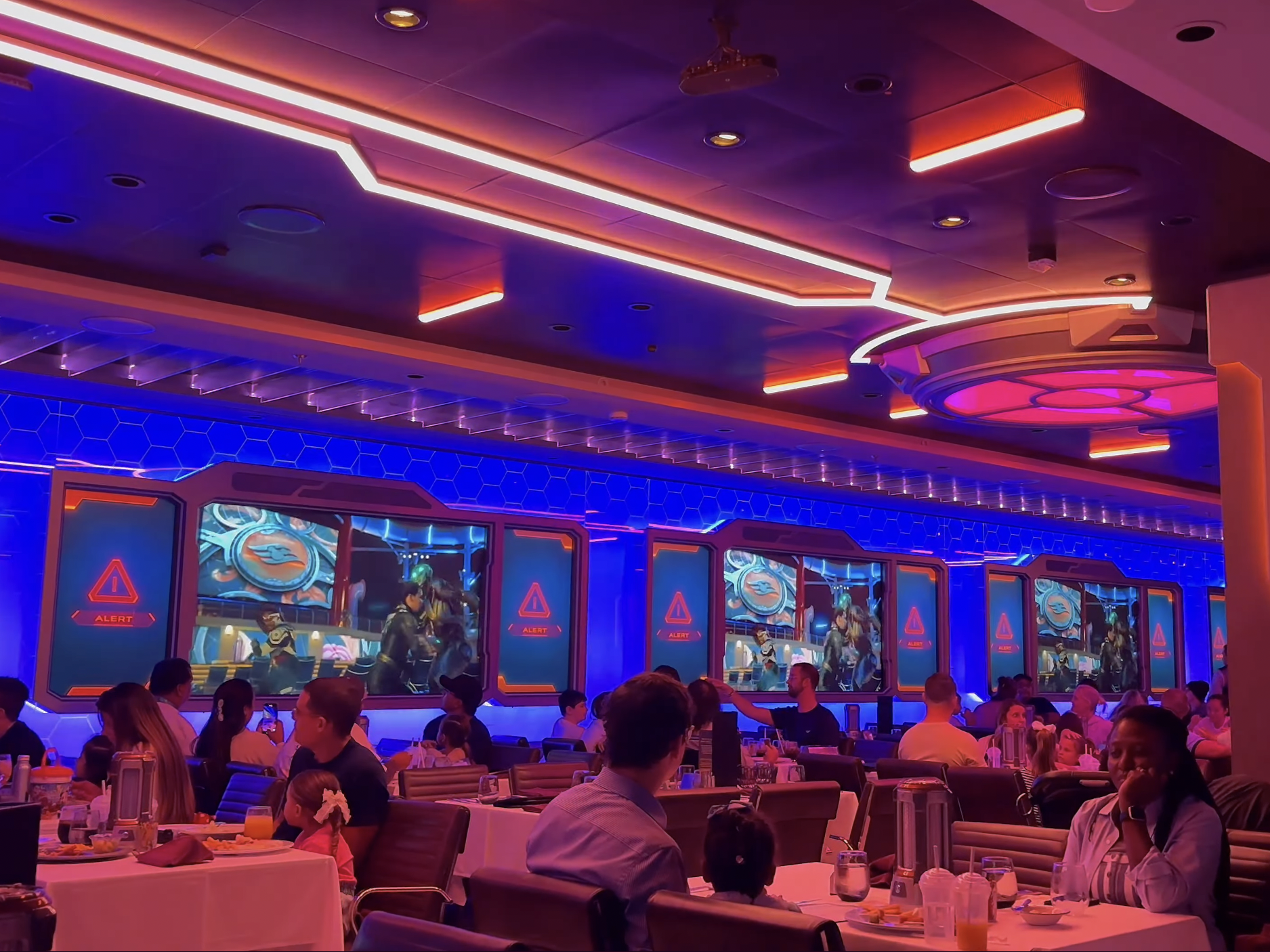 restaurante Worlds of Marvel